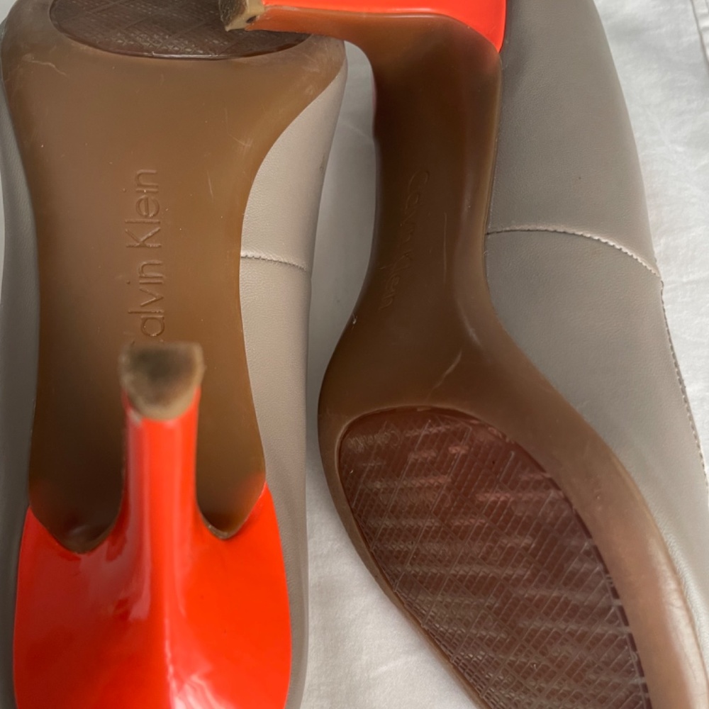 Calvin Klein Ashley pump. Mink and bright orange size 7.5 - Picture 4 of 10